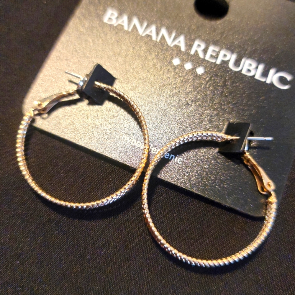 Banana Republic Textured Gold Earrings